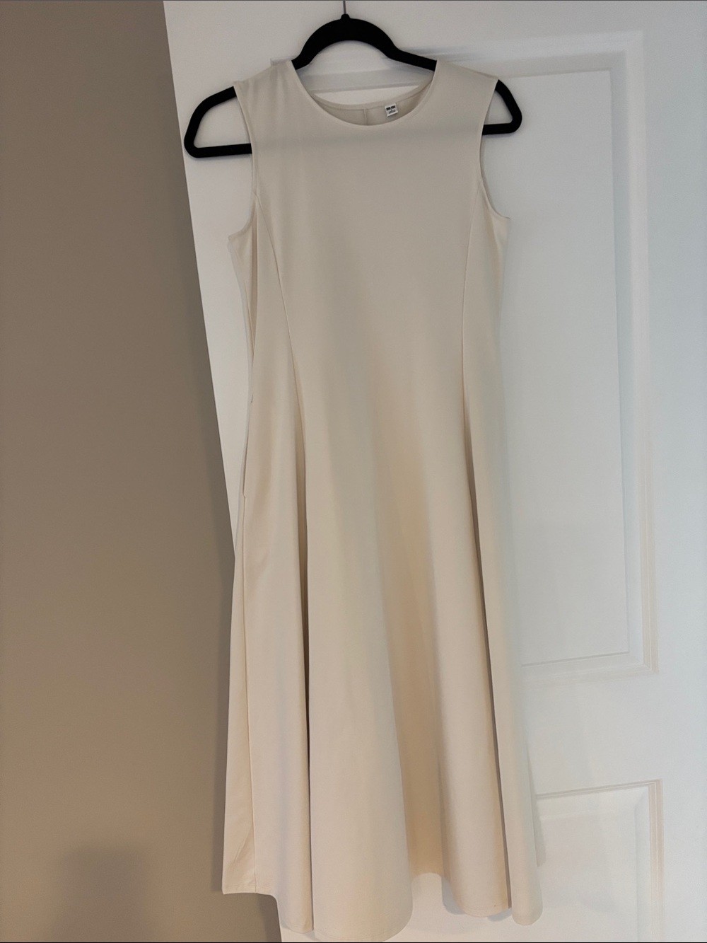 UNIQLO AIRism Ultra Stretch Dress - Picture 9 of 11